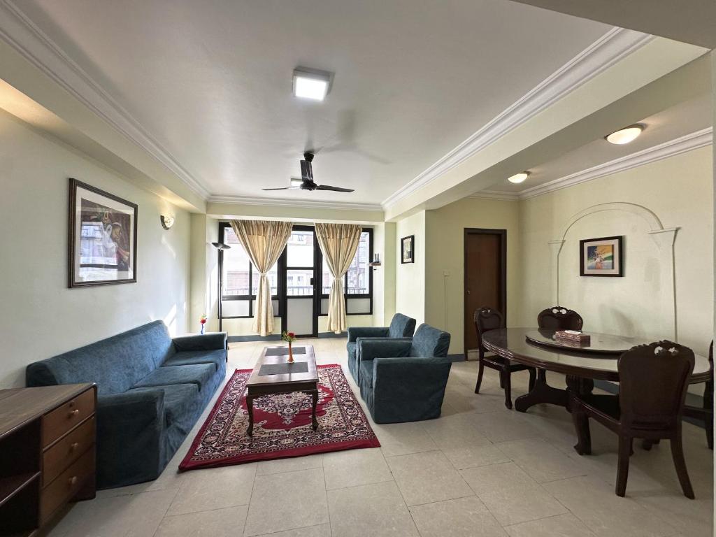 Crimson Koi, Káthmándú