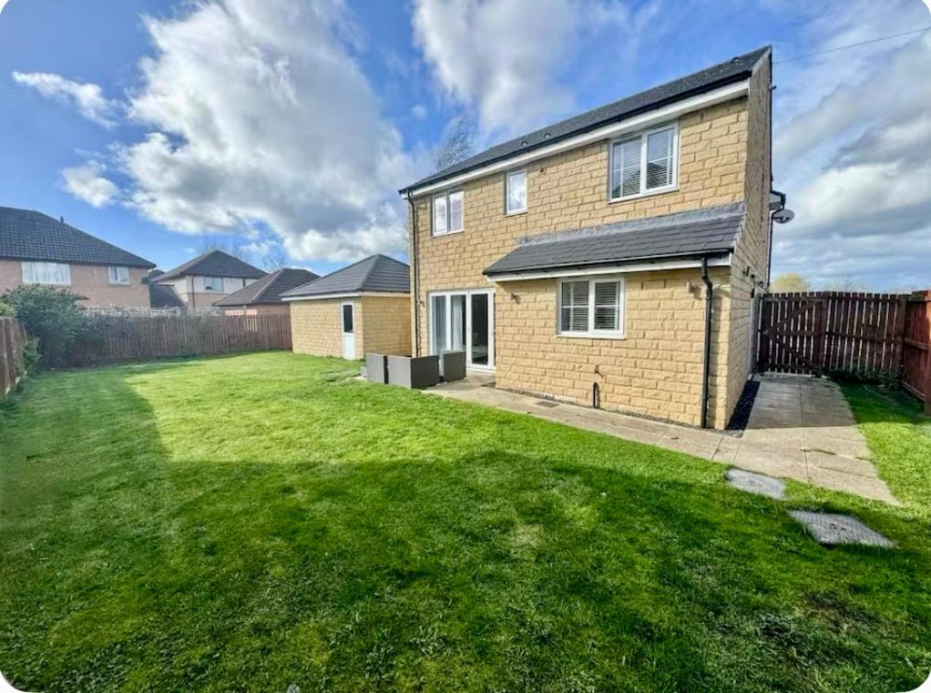 Elysian Escape, modern 5 bedroom house, sleeps 12, Darlington