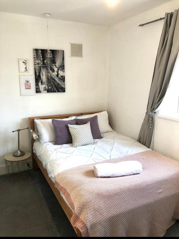 Double desk, Cardiff