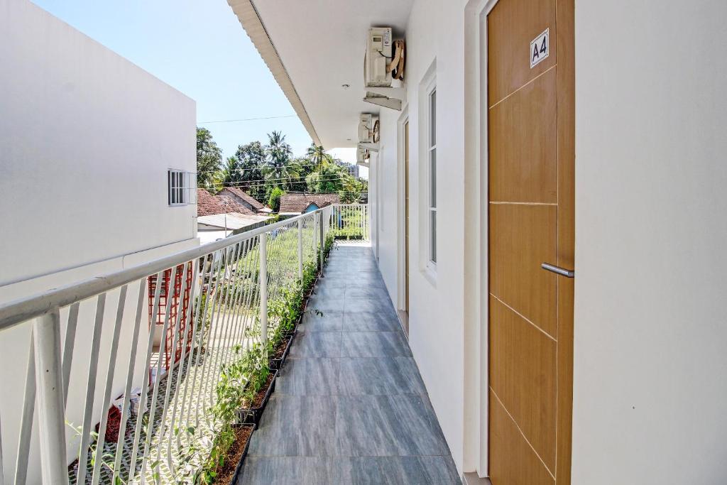 Super OYO Collection O 92363 Kp Inn