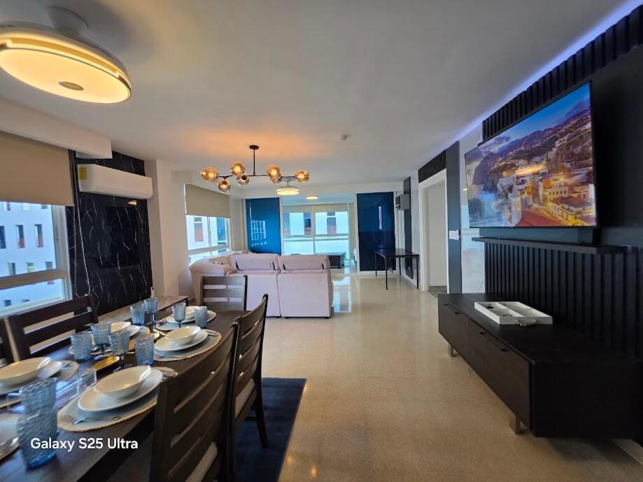 Elegant Spacious Apt on the Cinta Costera N#9, Panamá