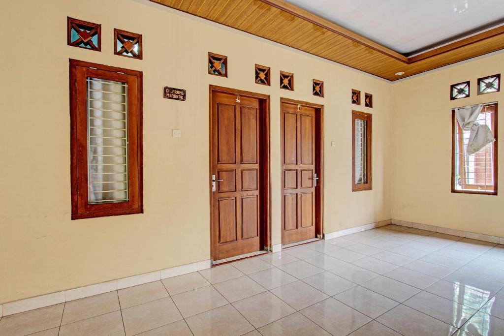 Lobby, Hotel O Timoti Guest House in Yogyakarta