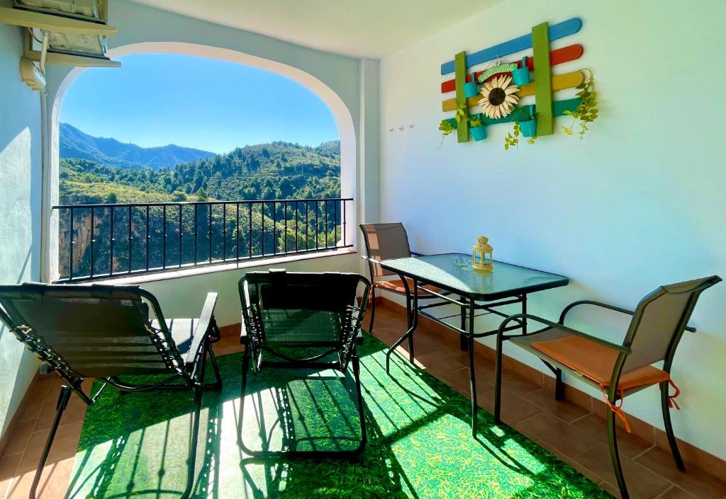 Apartamentos Axarquia , Frigiliana, terraza privada con vistas a la montaña rio y al mar - 3