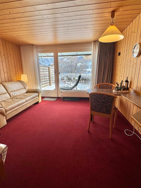 Adelhome Studio mit Gartensitzplatz, Adelboden