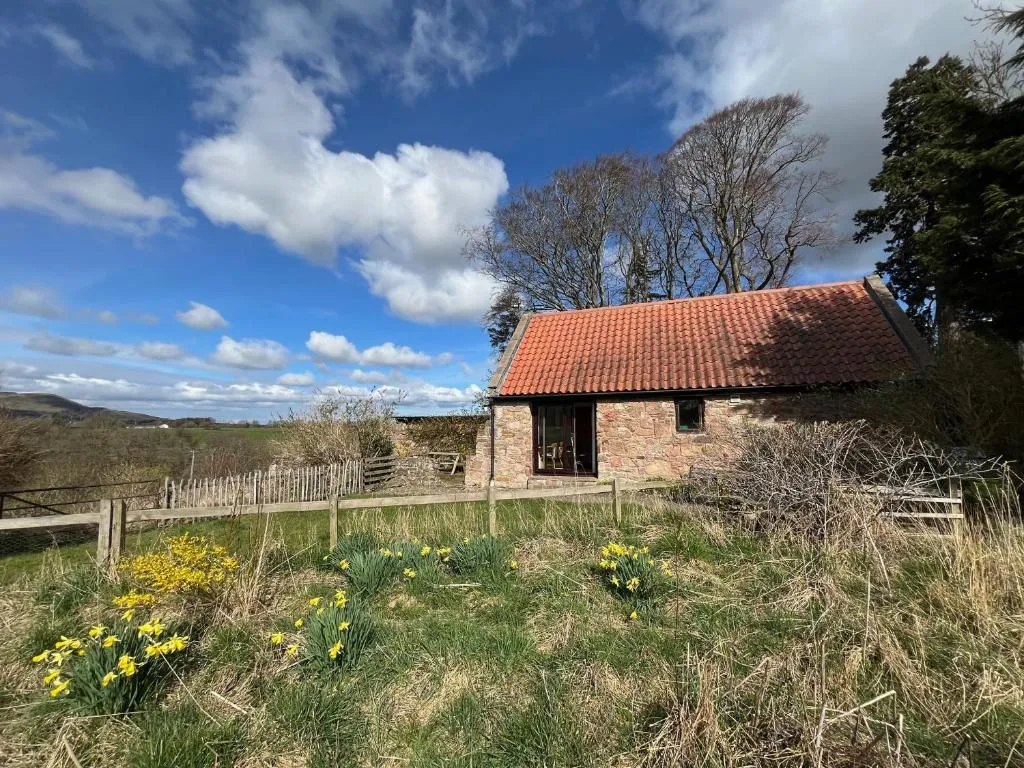 Stable Cottage by Roslin Glen, hotel in Roslin