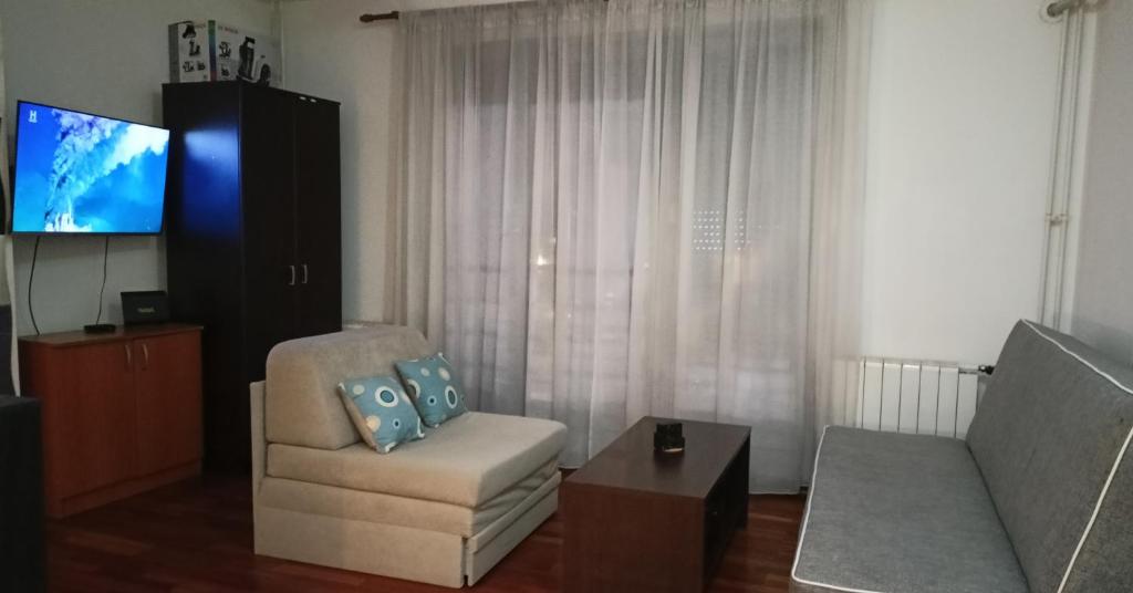 Ogi apartman, Bělehrad