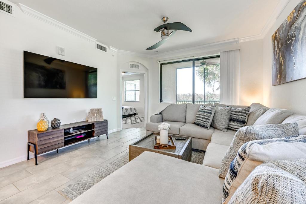 Screened Balcony with Pond Views Bradenton Condo!, Bradenton