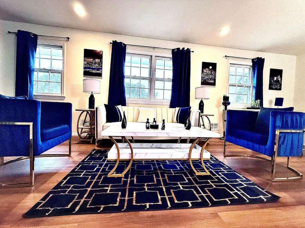 A Touch of Luxury, Omaha