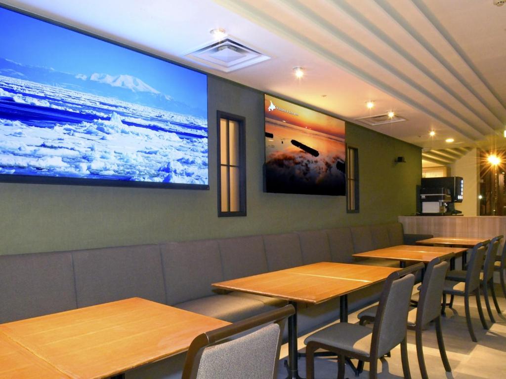 Shared lounge/TV area