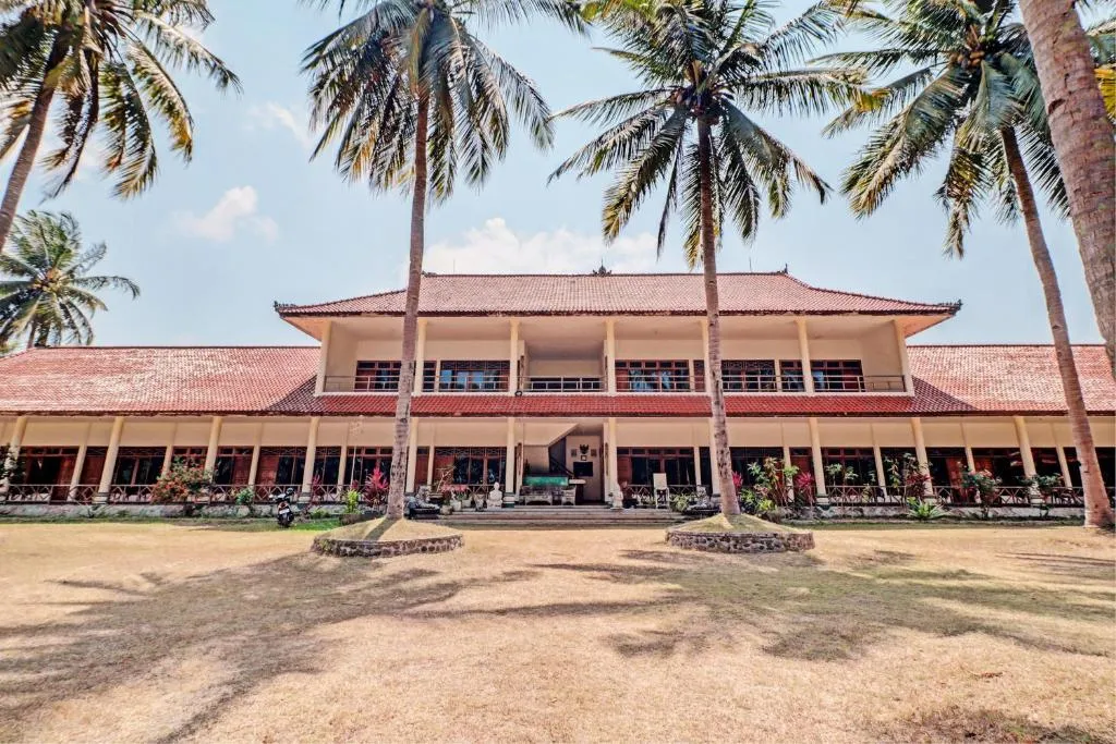 Capital O 93236 Hotel Hapel Negara，位于Banyubiru的酒店