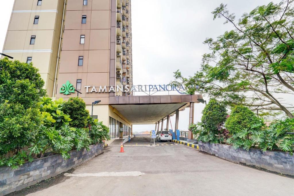 OYO ライフ 93310 アパートメン タマンサリ パノラミック バイ サントゥイ 2 (OYO Life 93310 Apartemen Tamansari Panoramic By Santuy 2) エントランス