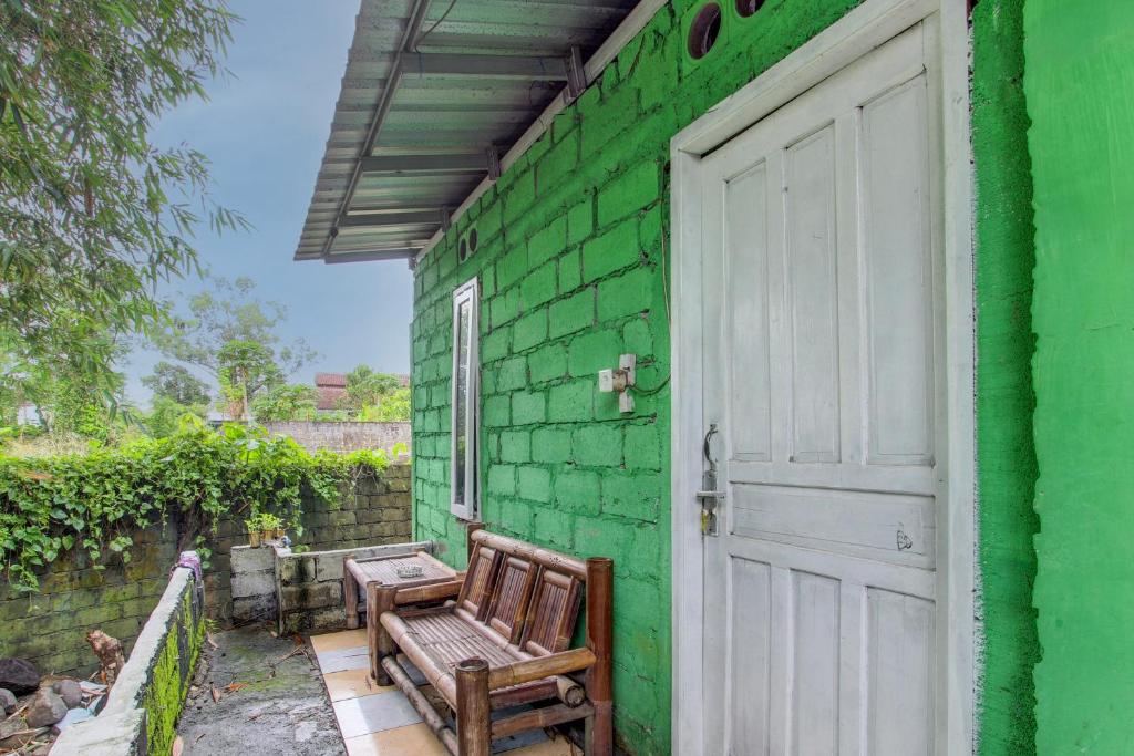 OYO Homes 93599 Homestay Bambu Oerip Syariah