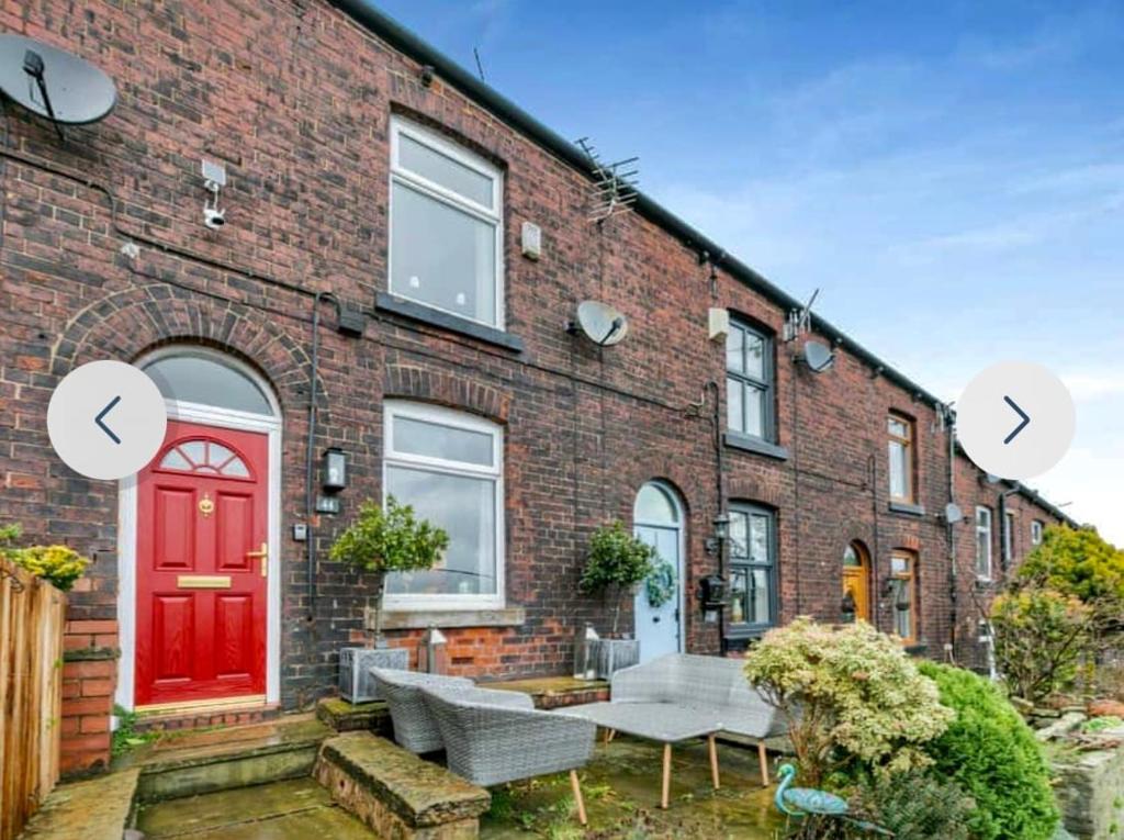 Duck Cottage beautiful views countryside village, Delph