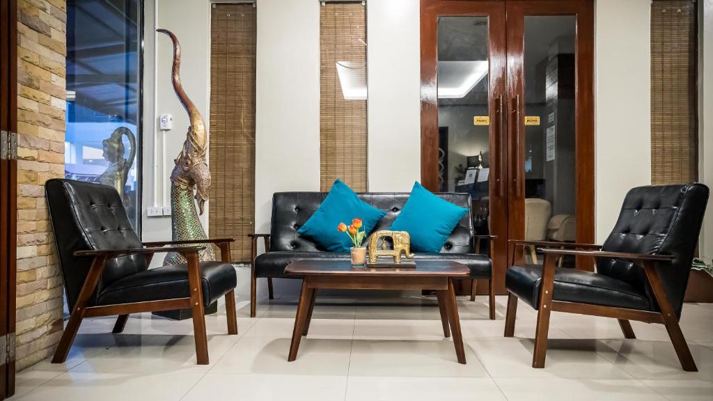 ヘミングウェイズ ホテル (Hemingway's Hotel)