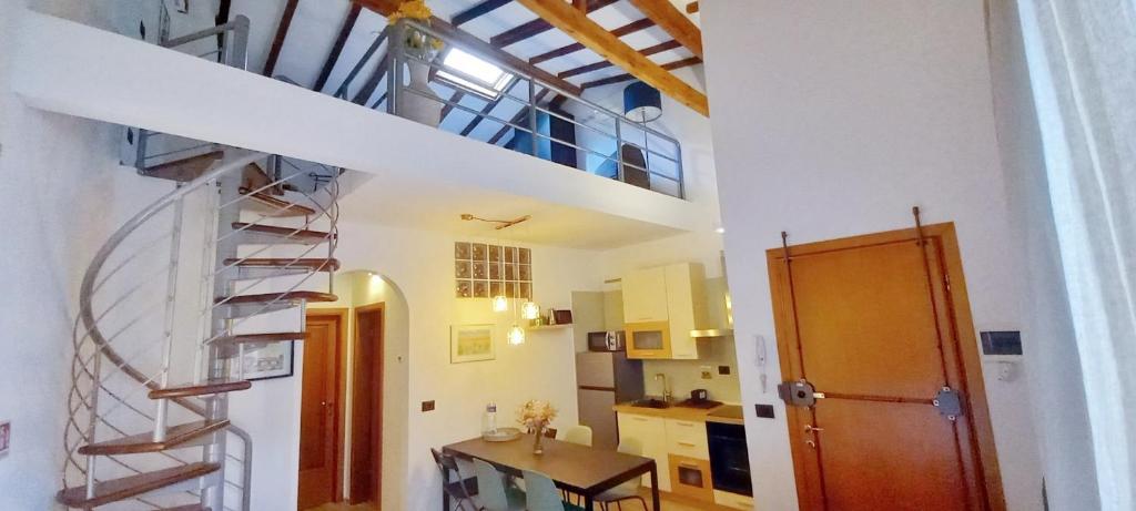 Tuscan Loft - 7 Guests with Patio, Florencie