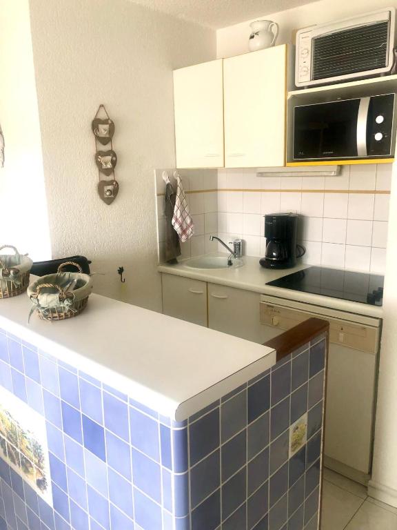 Apartment with terrace in Cavalaire-sur-Mer - 4