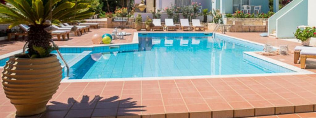 Camelot Royal Beds by Checkin スイミングプール