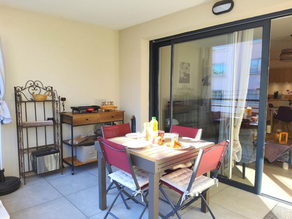 Appart 2 chambres - 50 m de la mer - parking - 5