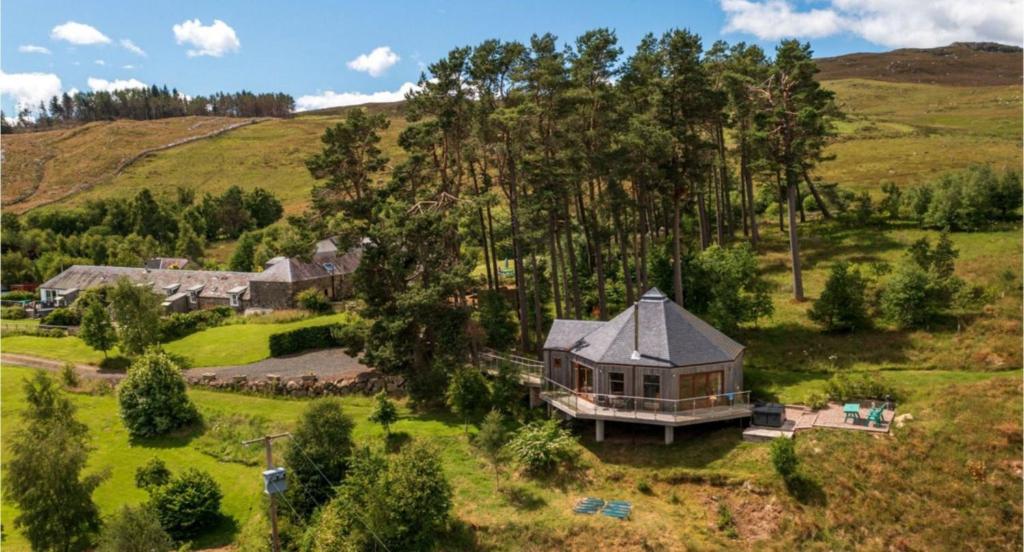 Scots Pine Treehouse, Glenshee