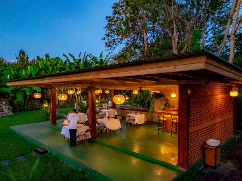 Restaurant, Shose Chalets, Farmhouse & Campsite in Moshi