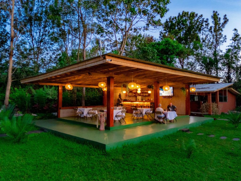 Restaurant, Shose Chalets, Farmhouse & Campsite in Moshi