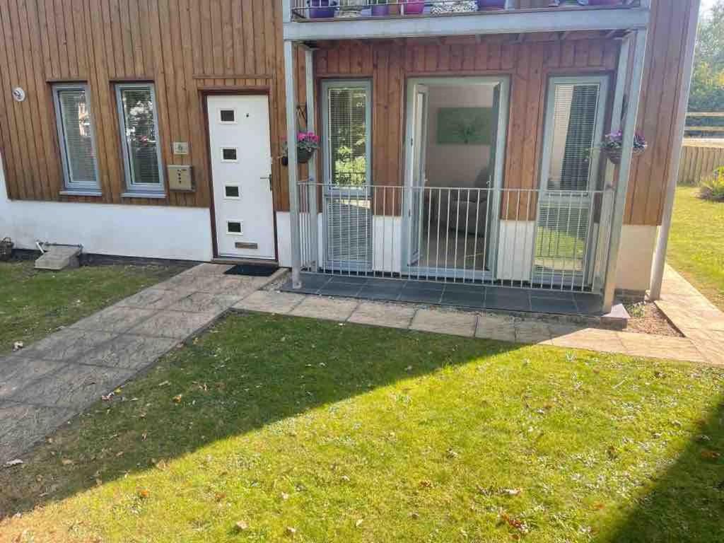 Two bedroom apartment set in communal gardens, Verwood