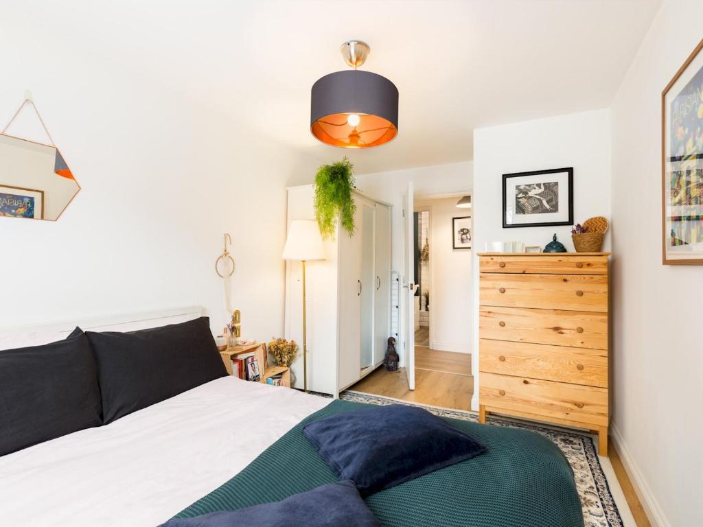 Self Contained 1Bed with Parking Leamington Spa Pass the Keys, Leamington