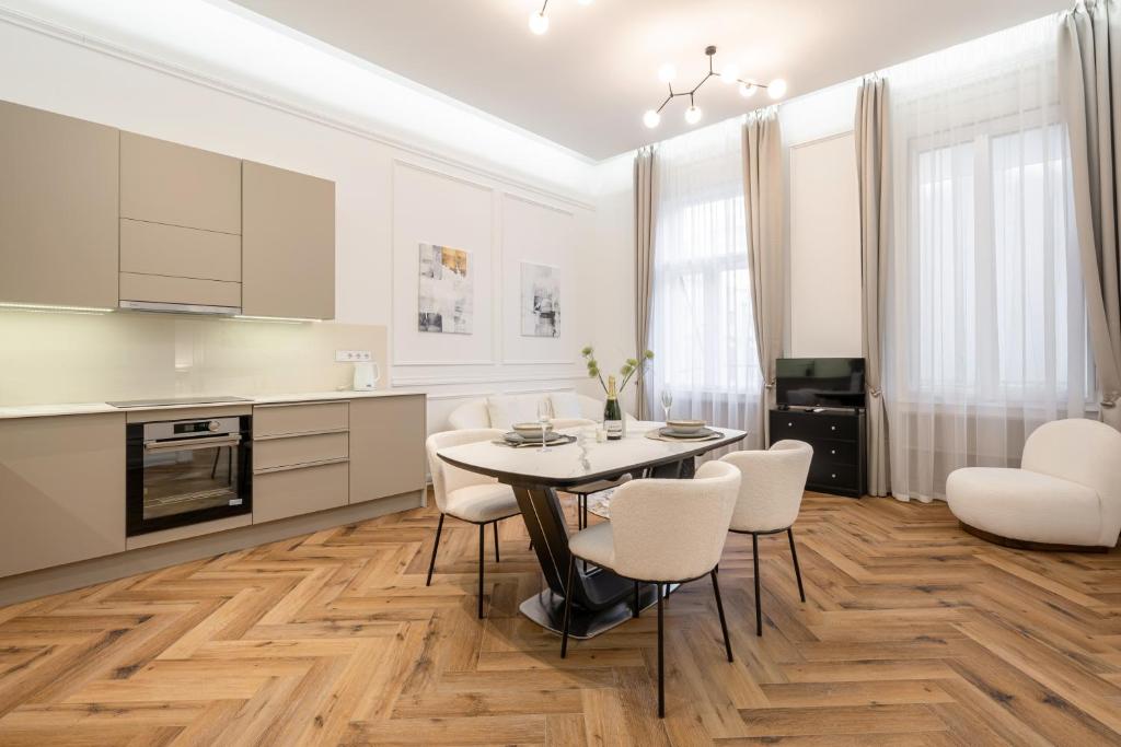 Lázár 16 - Budapest Royal Opera Suite, Best Location by BQA, Budapest