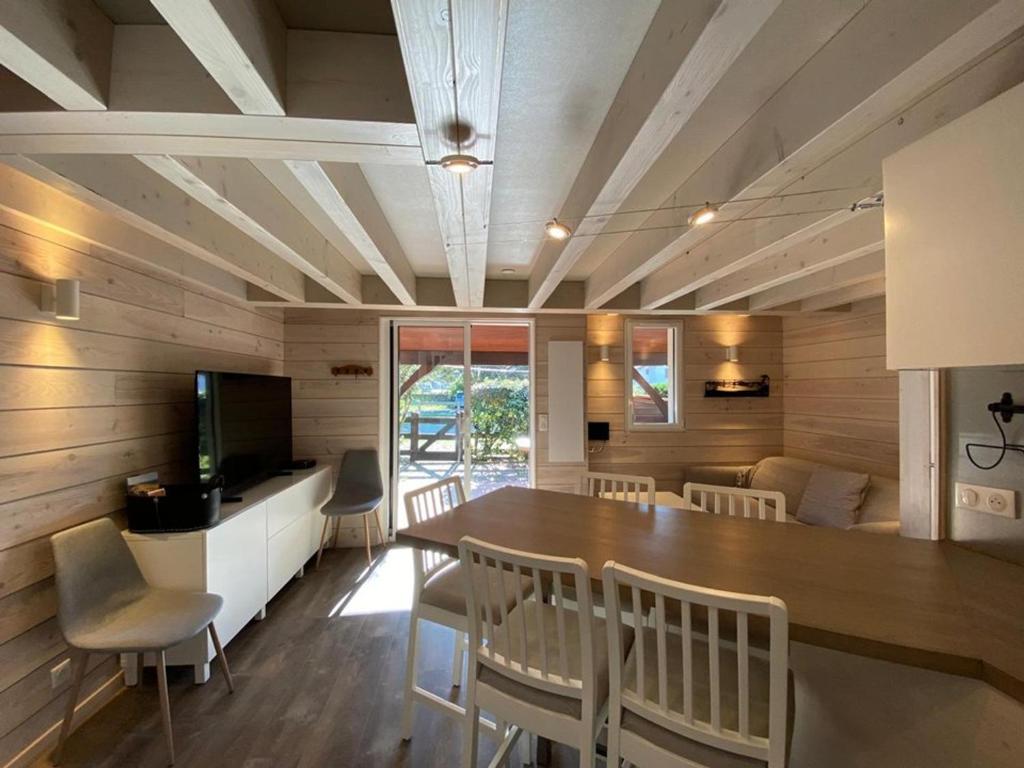 Villa Patio Rénovée avec Terrasse Couverte, Proche du Port et Centre d'Hossegor - FR-1-413-228 - 1