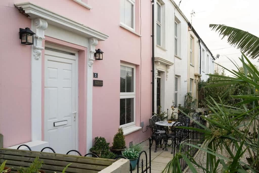 Peaceful & Tranquil Cottage With Private Terrace at 'The Pink House', Falmouth