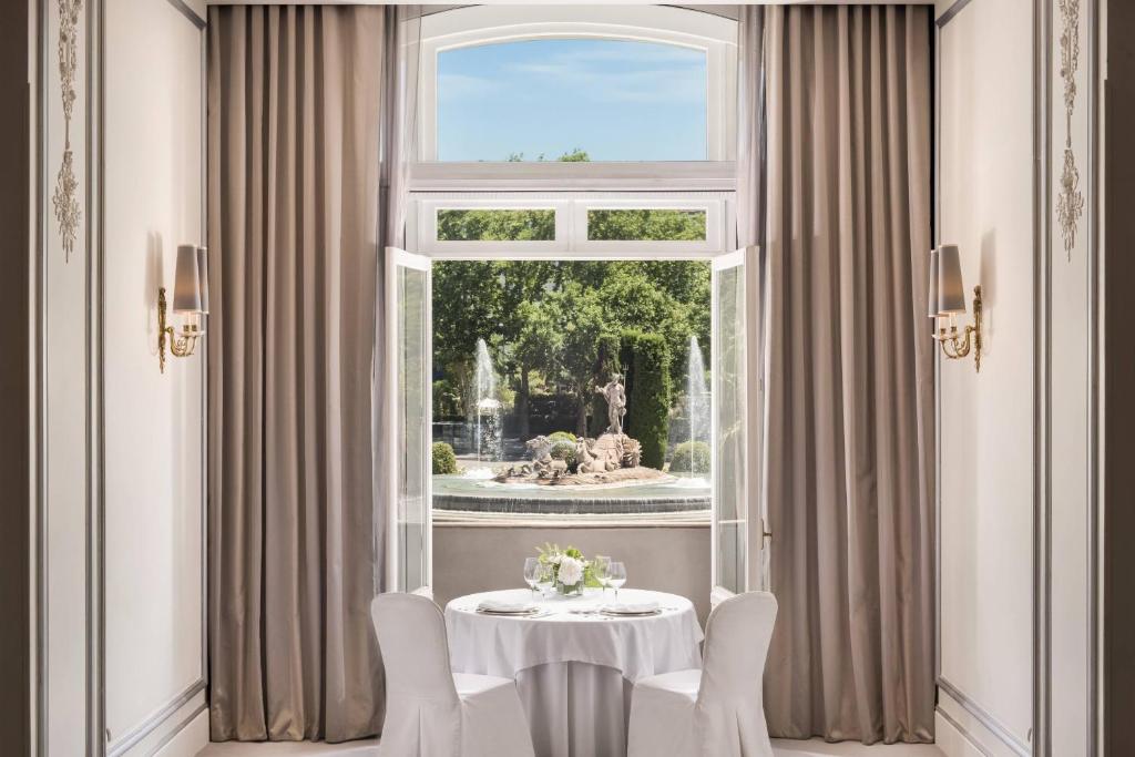 غرفة الاجتماعات/الاحتفالات