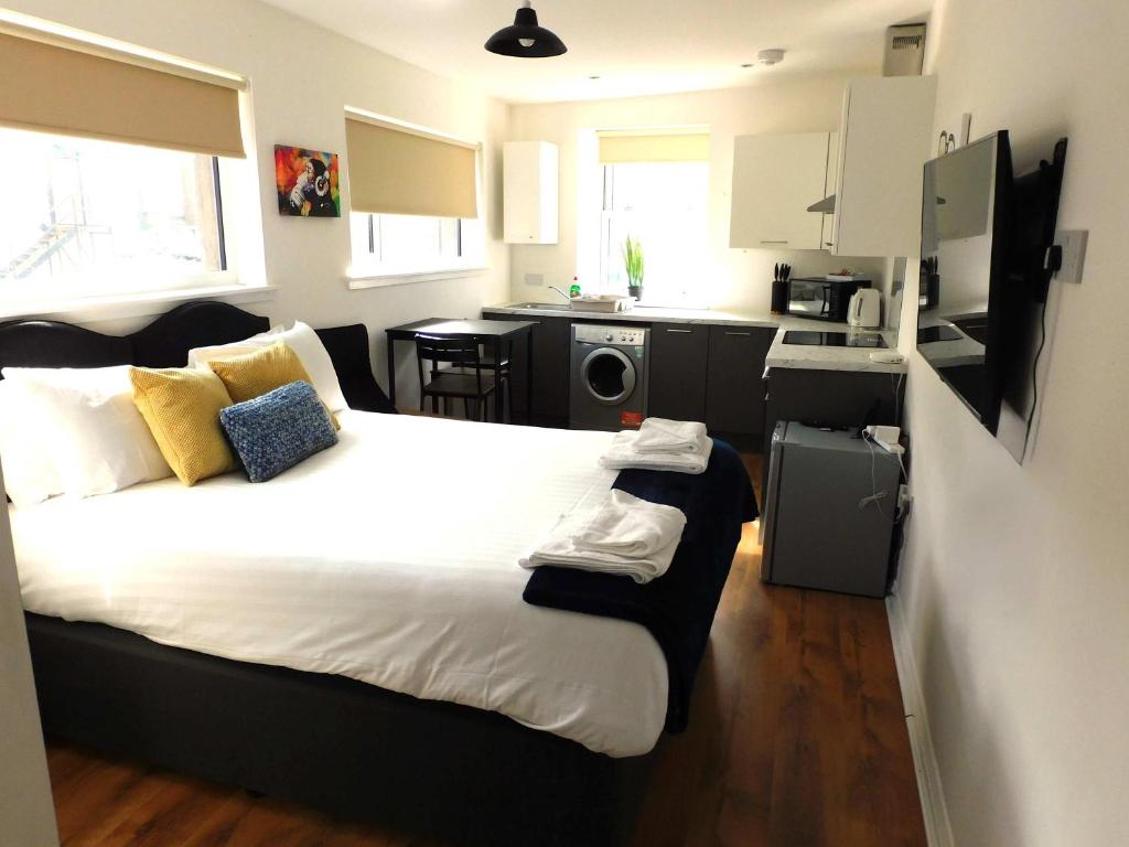 No 3 - Modern Studio Apartment in Lanark Town Centre, Lanark