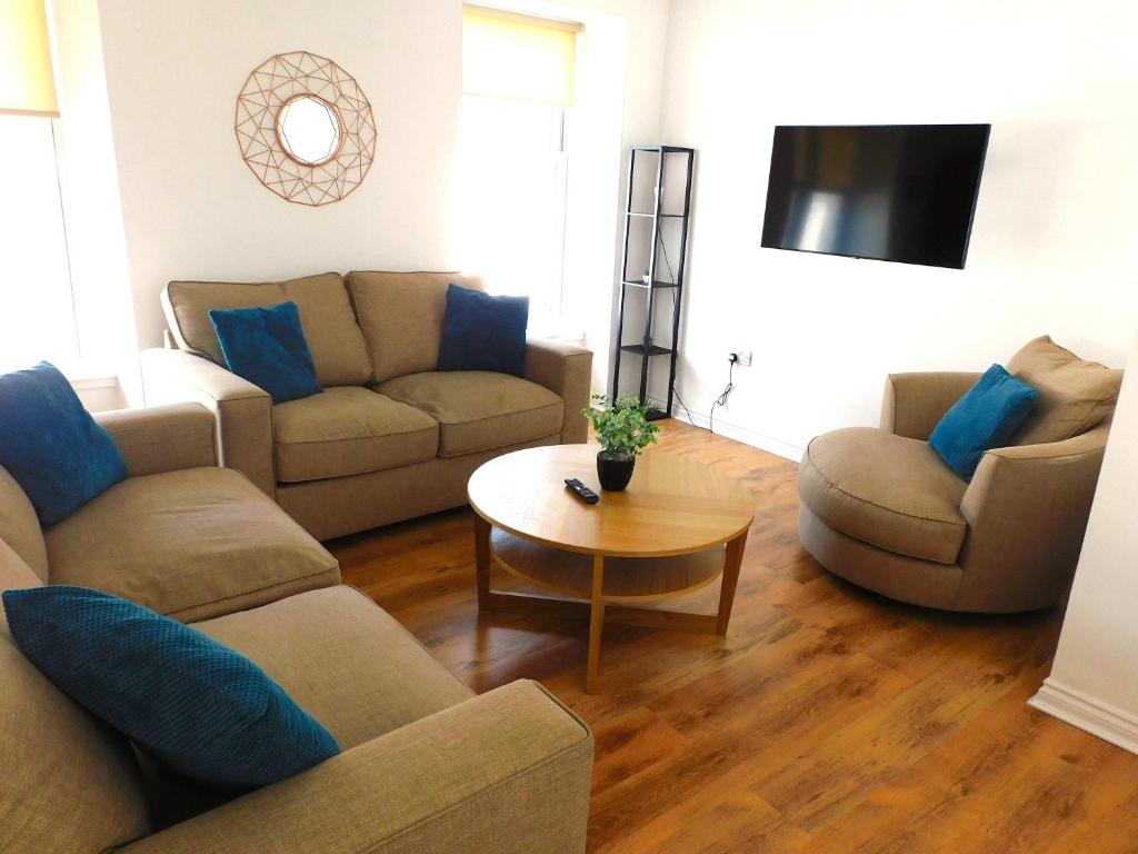 No 5 - Modern 2 bedroom Apartment in Lanark Town Centre, Lanark