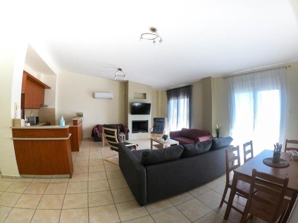 Luxury Beachfront Suite, Kritharia