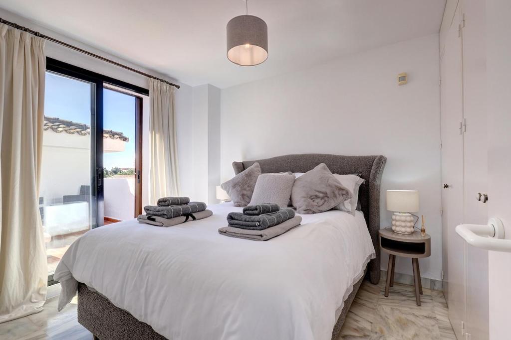 Three Bedroom Townhouse 100 meters from the Beach! - 4