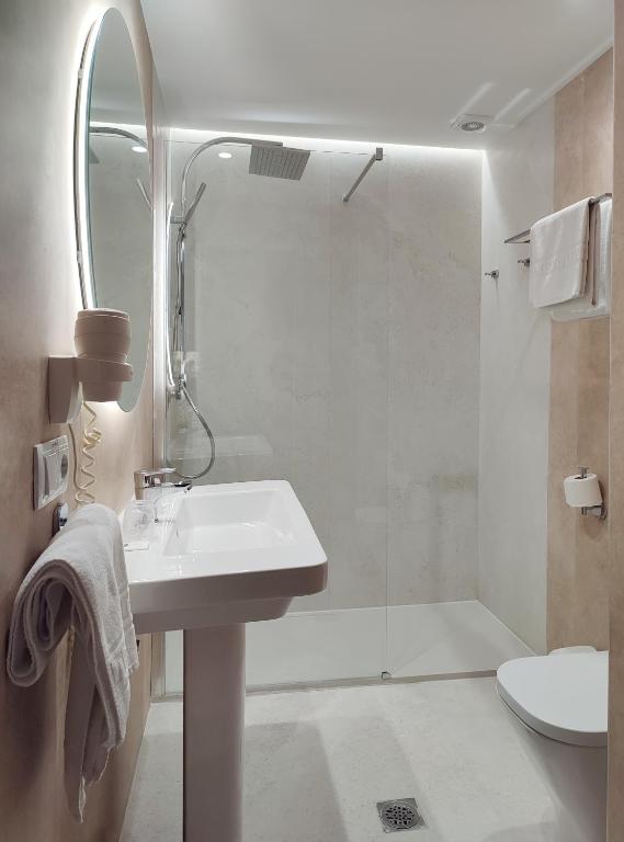 Hotel Oasis Plaza — Hotel rooms in Benidorm, Valencian Community