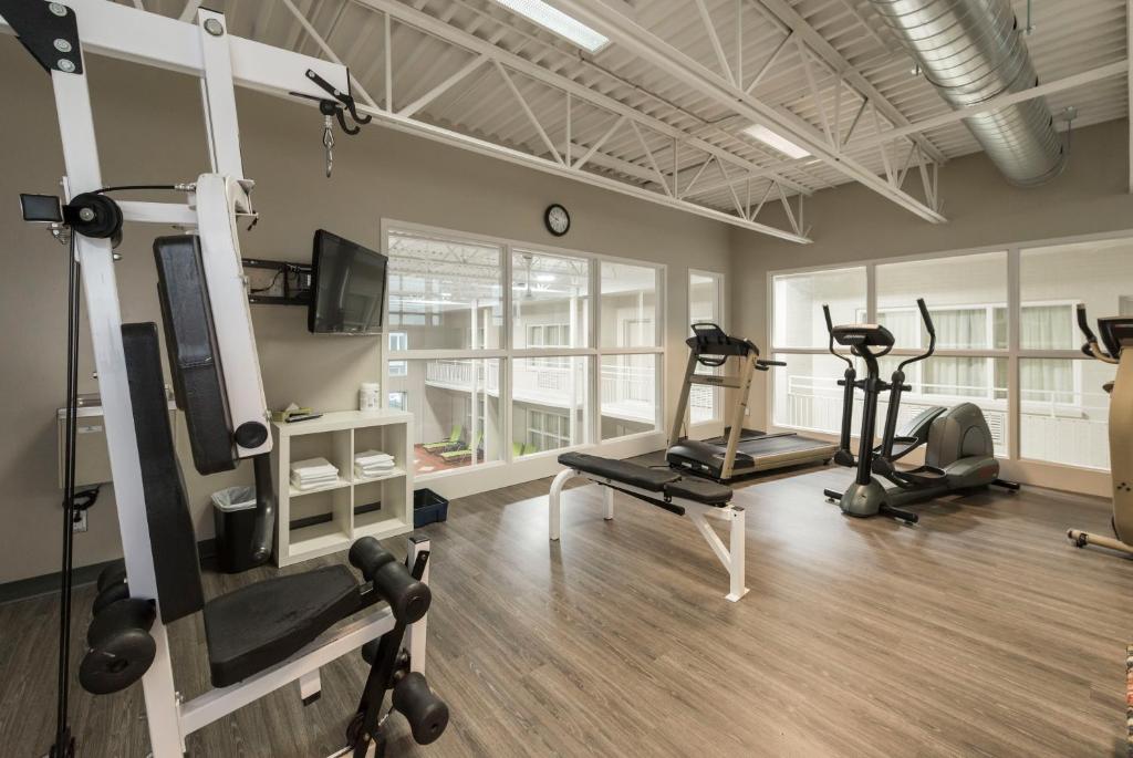 Hotel & Suites Le Dauphin Drummondville photo