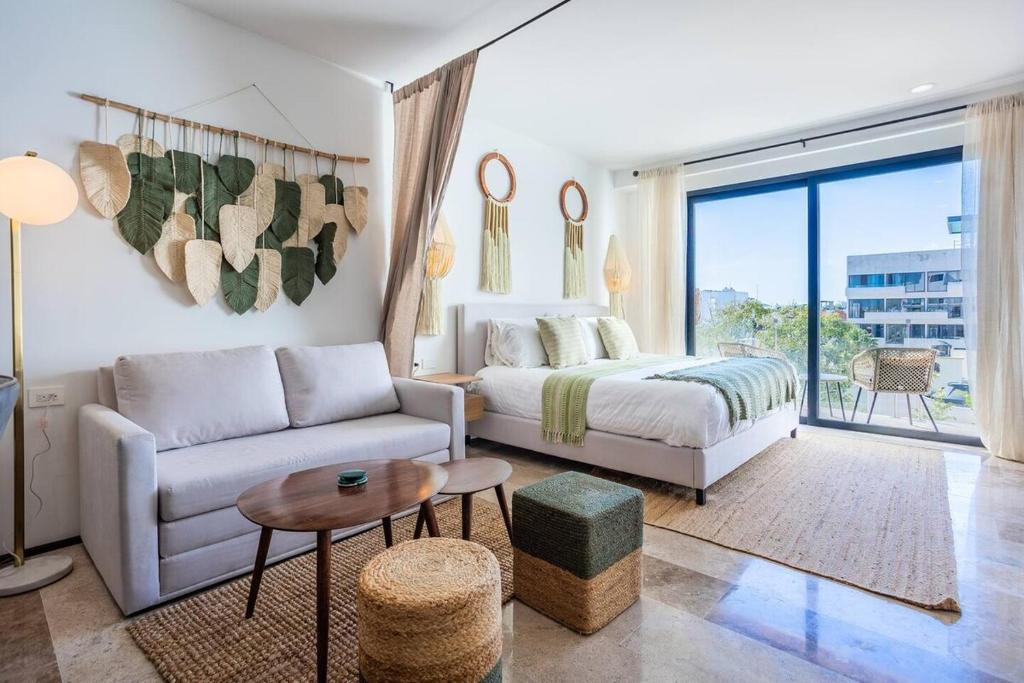 Stunning New Studio with Rooftop Pool, Playa del Carmen