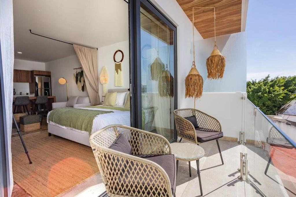 Stunning New Studio with Rooftop Pool - 5