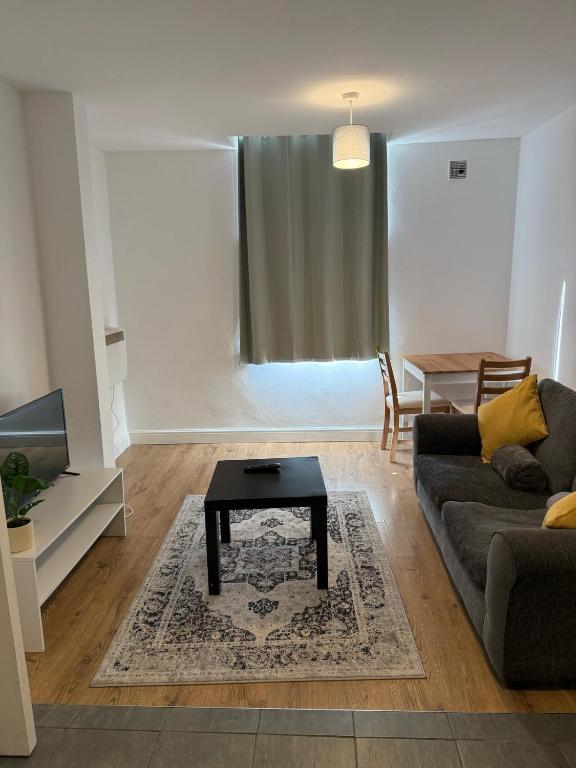 Super Value Bath Street Flat, Ilkeston