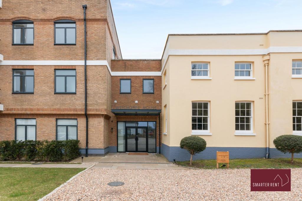 Marlow - 2 Bed Flat In Gated Development, Little Marlow