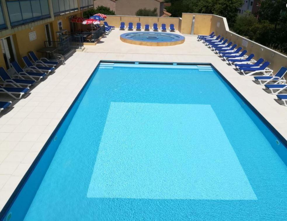 Au paradis, Six-Fours-les-Plages