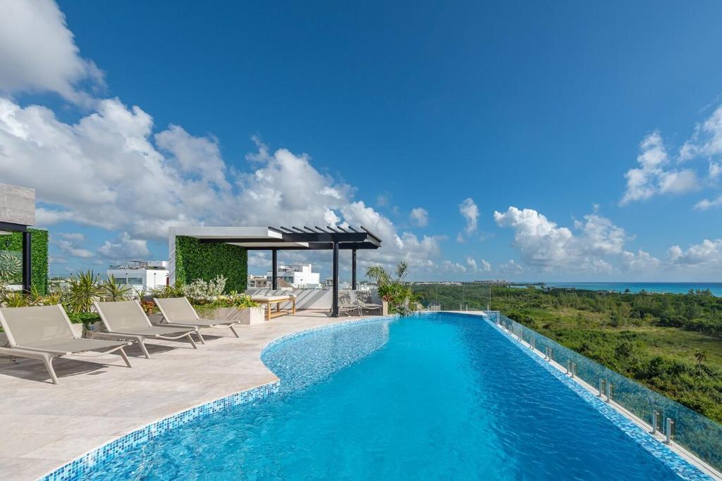 Modern & Cozy Studio with Rooftop Pool & Gym, Playa del Carmen