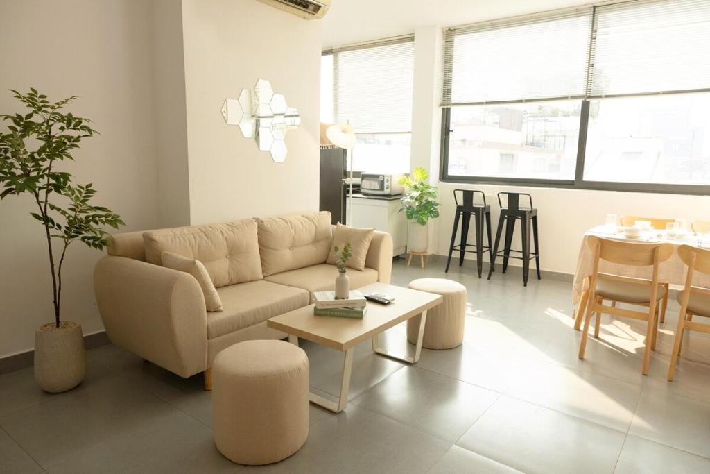 NEW - Spacious - Cozy 2BRs Apt - HCMC Center, Ho Či Minovo Město