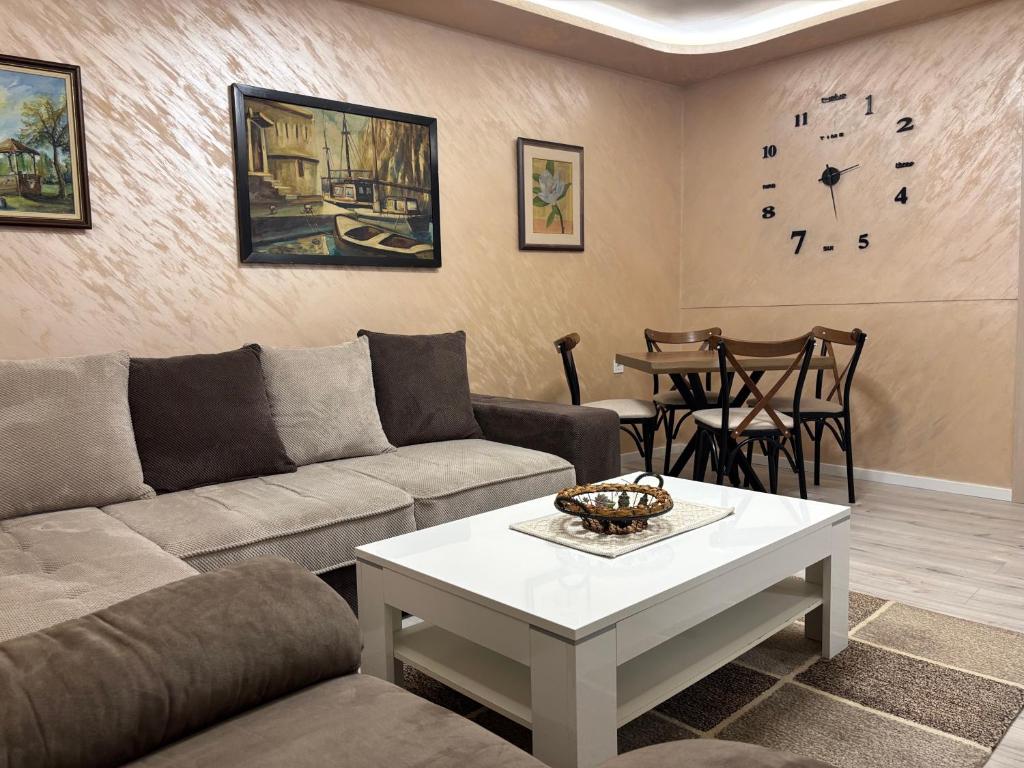 Max Apartments - 1