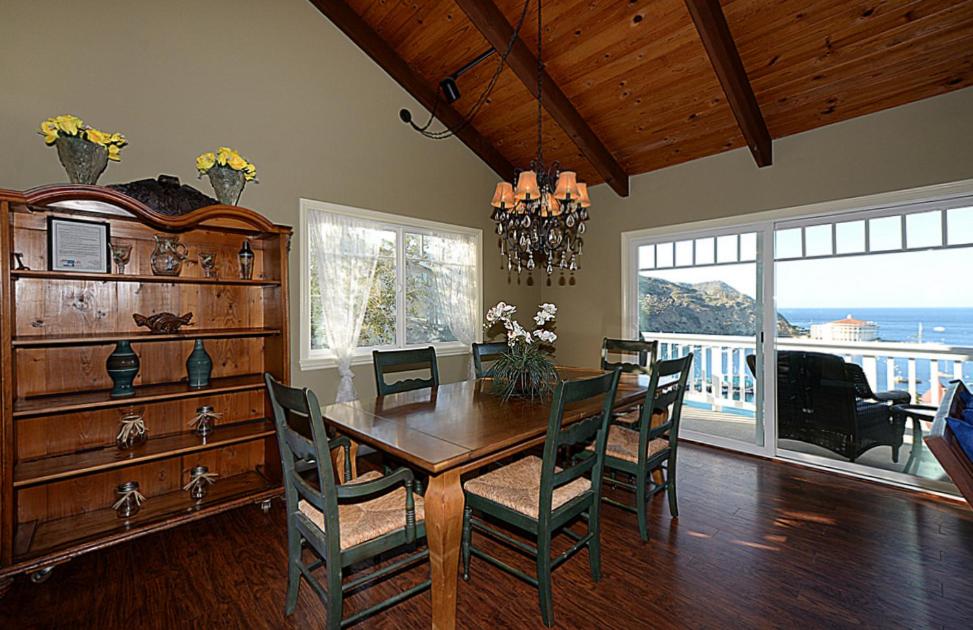 123UT Upper 123 Upper Terrace Upper, Avalon