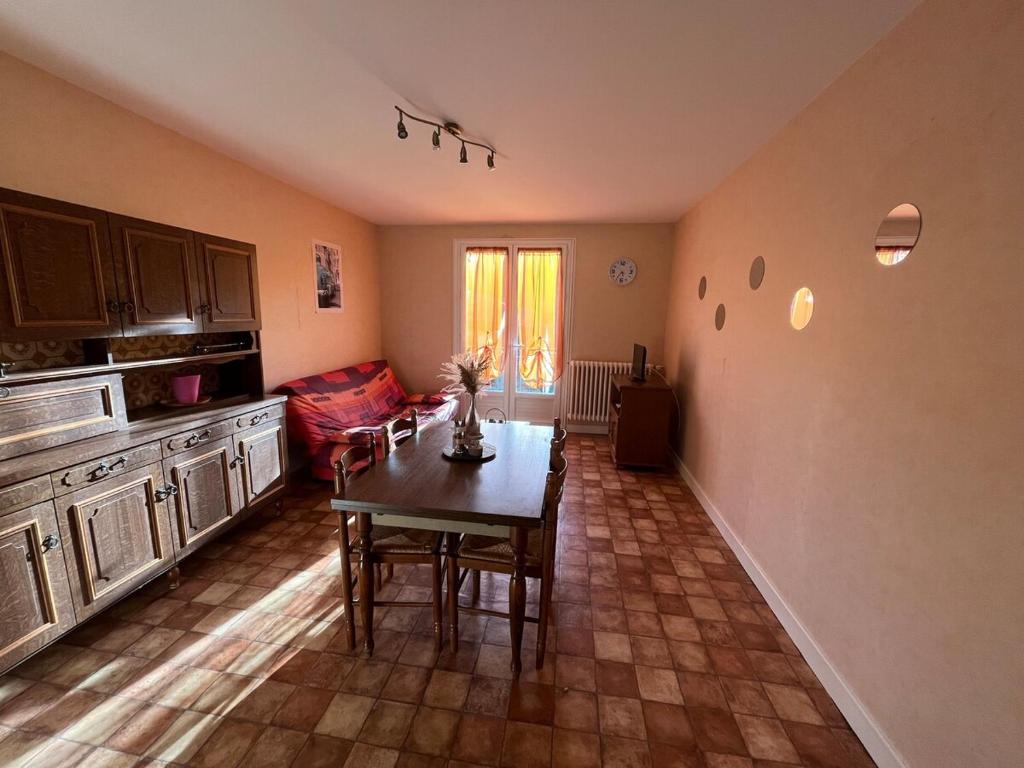Appartement Lumineux et spacieux pour 5 Personnes au Mont-Dore - Villa Planet 1 - 2
