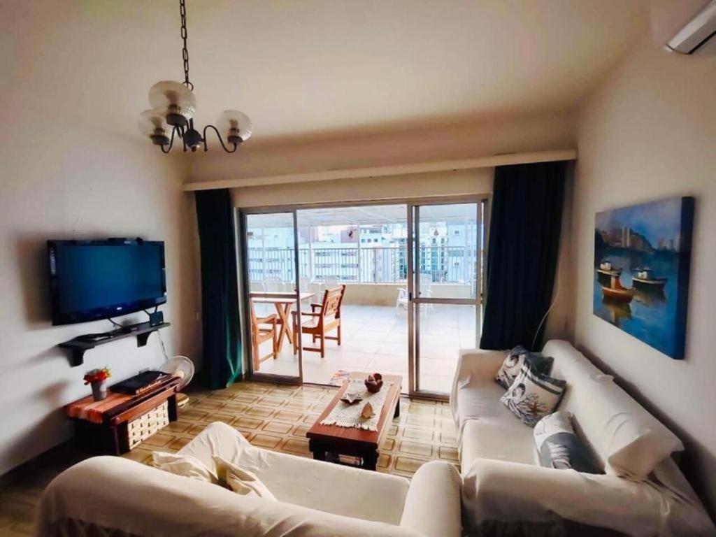 Penthouse with a spacious covered terrace, Guarujá