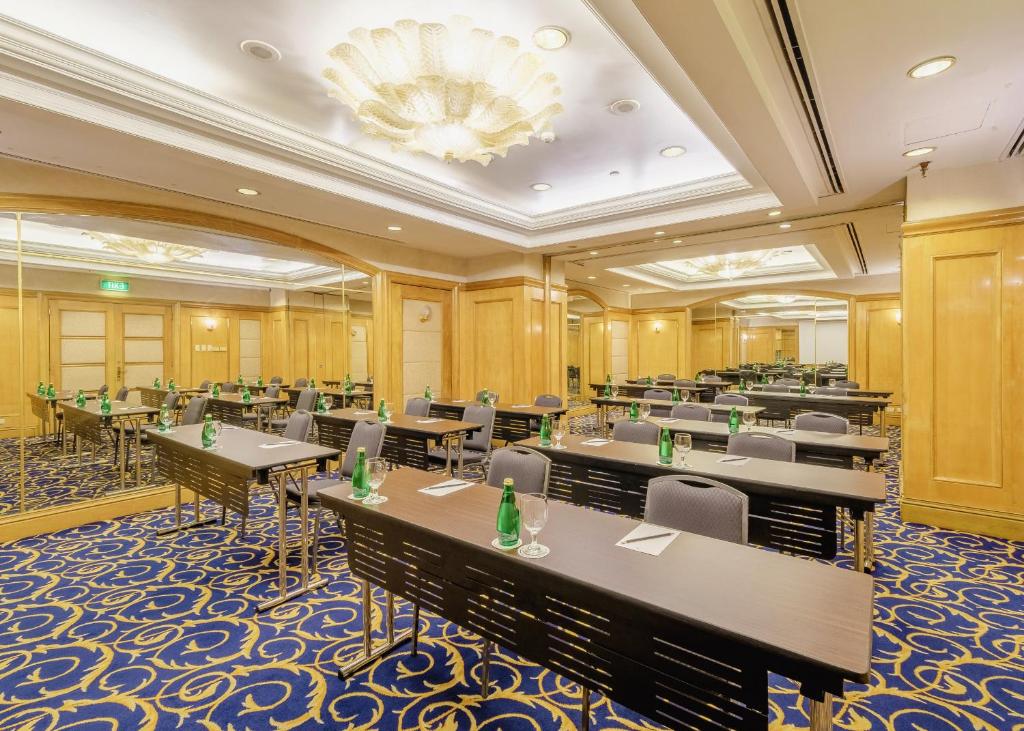 غرفة الاجتماعات/الاحتفالات