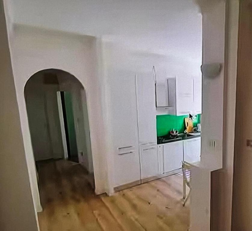 Apartment 21, Milán
